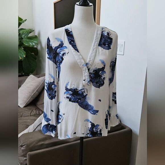 H&m Floral Blue and White Women's Top - Picture 1 of 8